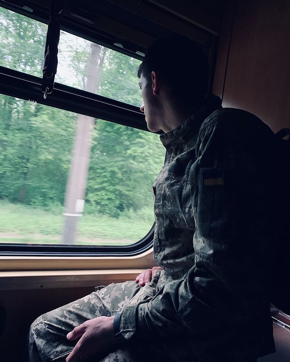 Фіналіст "МастерШеф-4" Віктор Перехрест врятував побратима на фронті: деталі